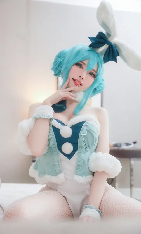 075.Sally Dorasnow – Miku bunnygir 14